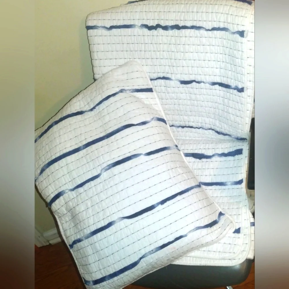 Rachel Zoe White w/Blue stripes Full comforter &Sham